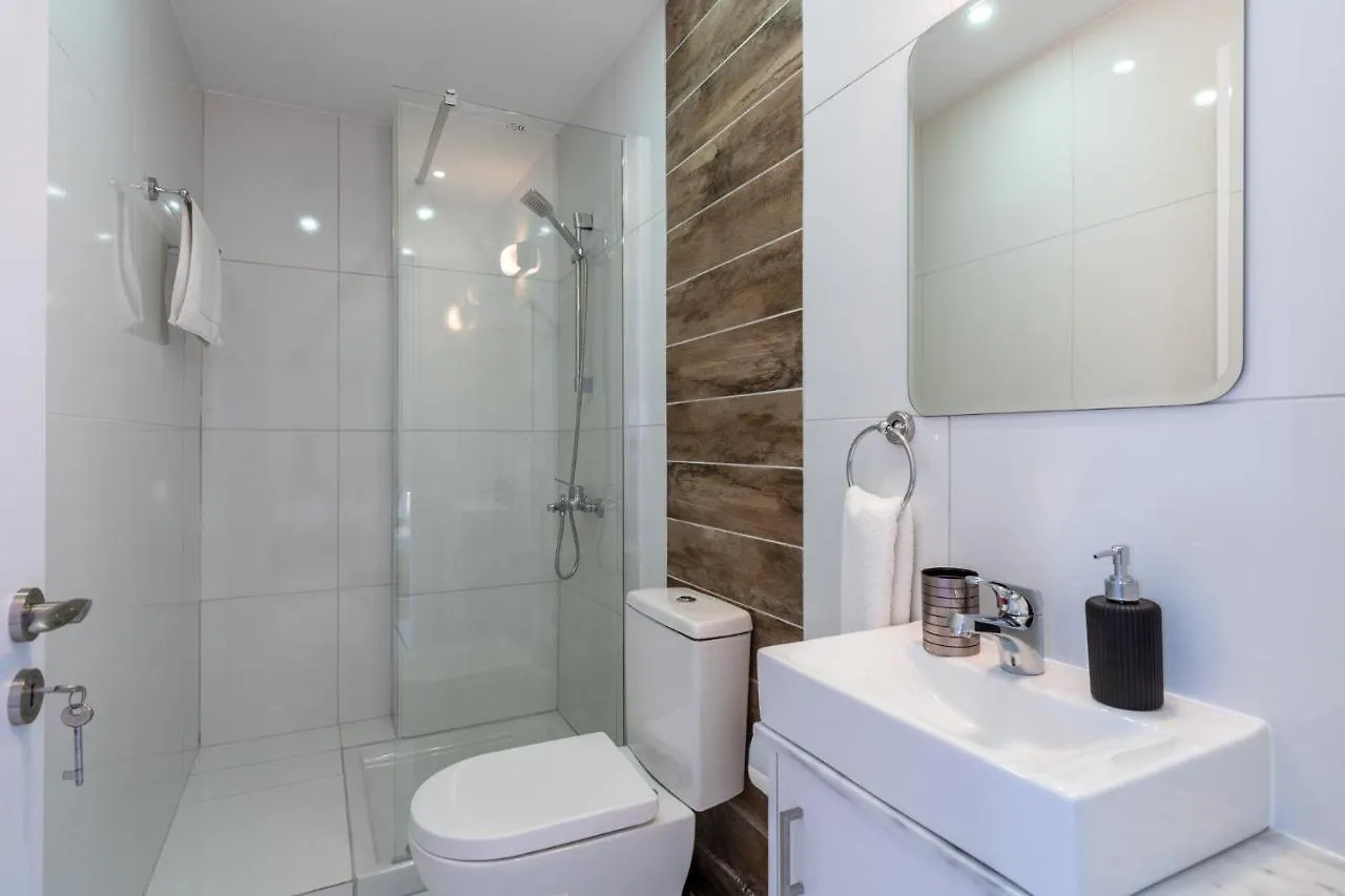 Livia Studio Apartment In Lárnaka