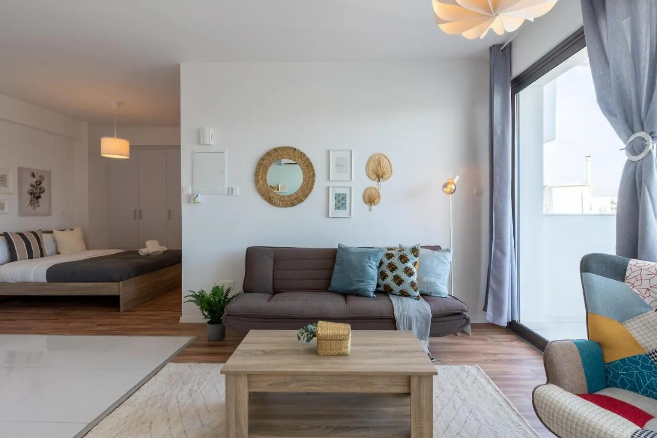 Livia Studio Apartment In Lárnaka